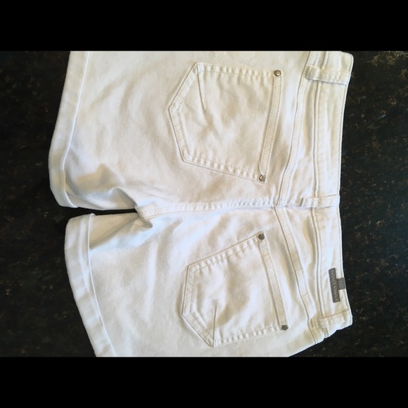 LC Lauren Conrad white Bermuda’s size 4 - Picture 2 of 8